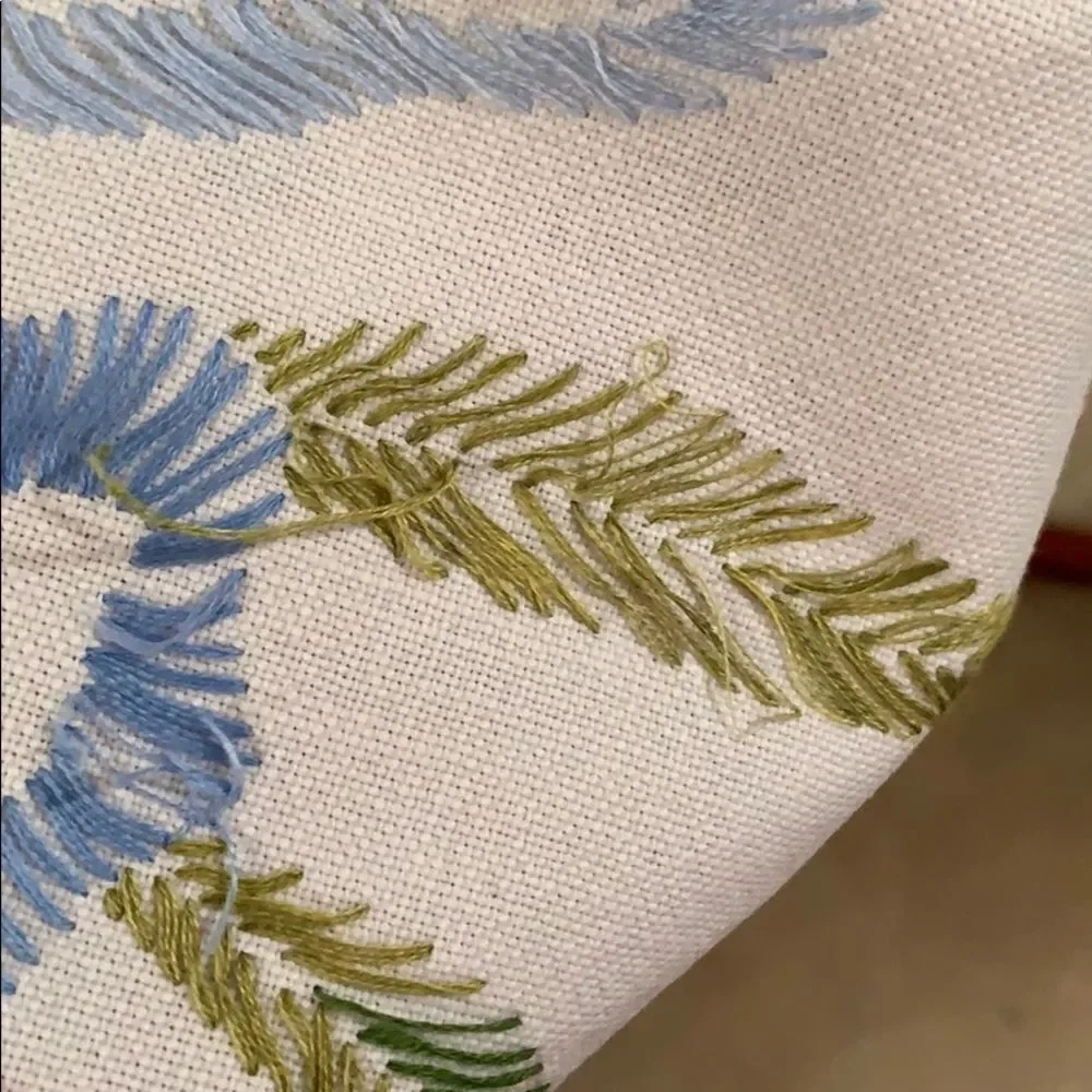 ‎Vtg cotton/linen embroidered table runner